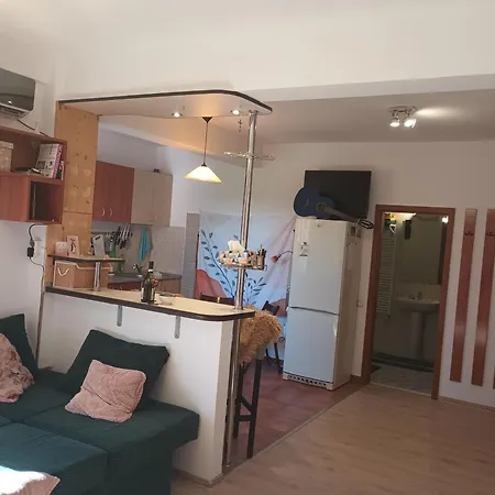 Untold Fest Nest - Fully Equipped, Sunny Appartement *